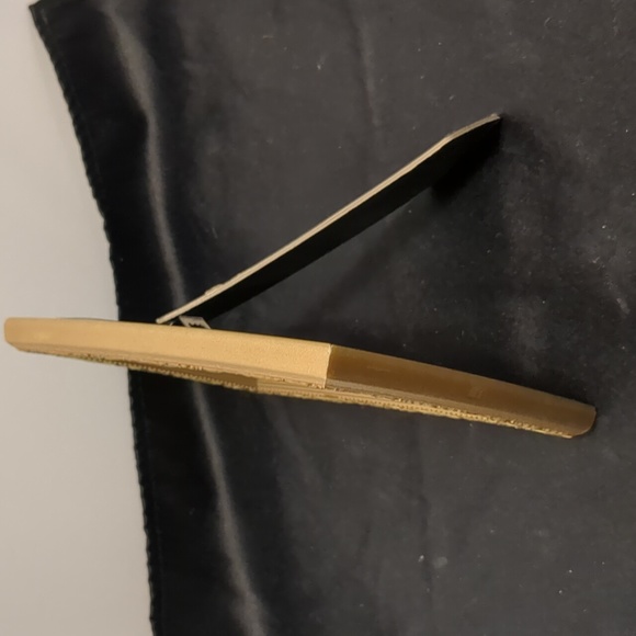 Handcrafted heart pressed flower wall hanging picture. Ornate gold frame. - Picture 3 of 5